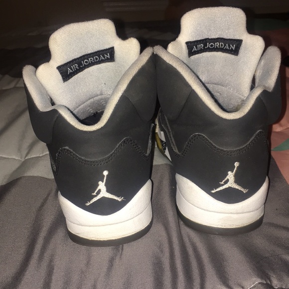 Jordan Retro 5 Oreo Size (4.5Y US. EU 36.5) - Picture 3 of 3